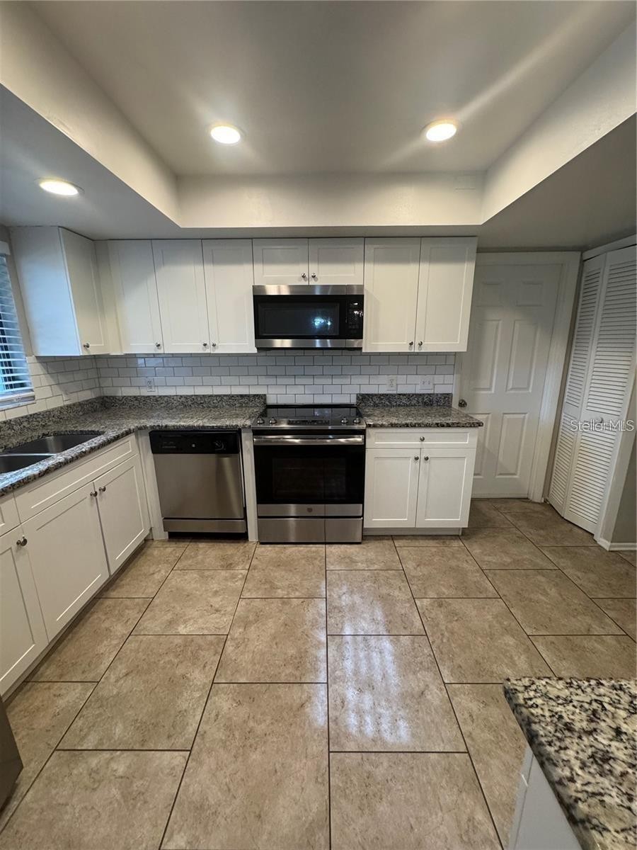 2475 WOOD OAK DR