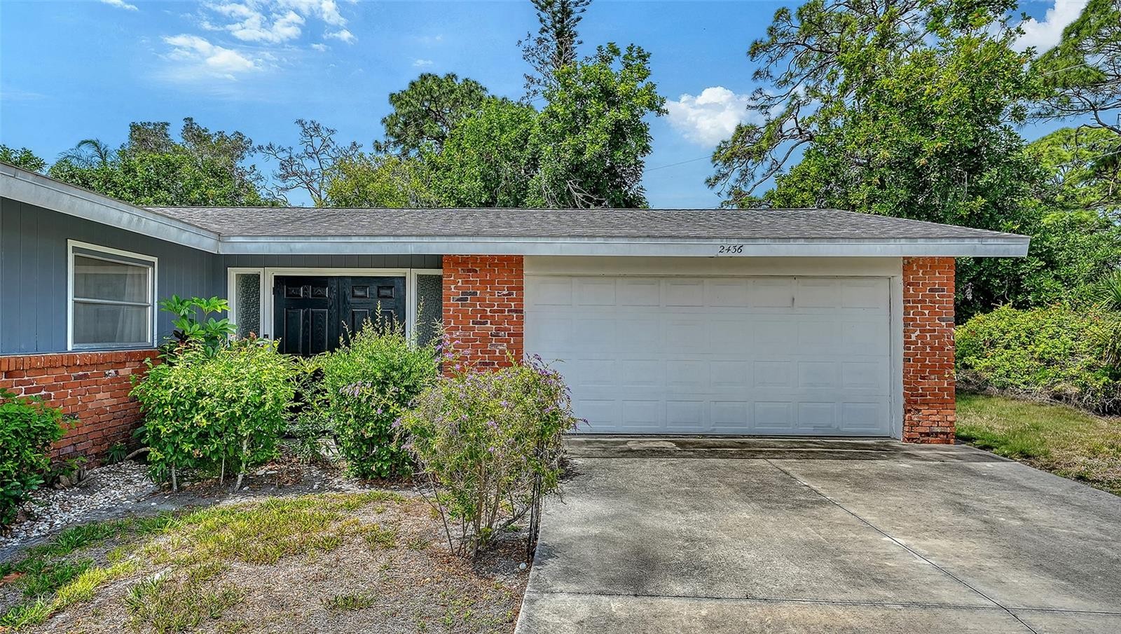 2436 BREAKWATER CIR