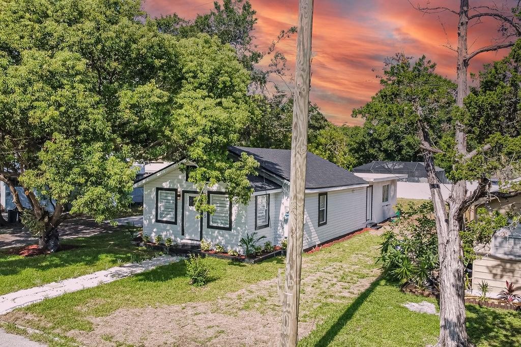 605 15TH AVE W