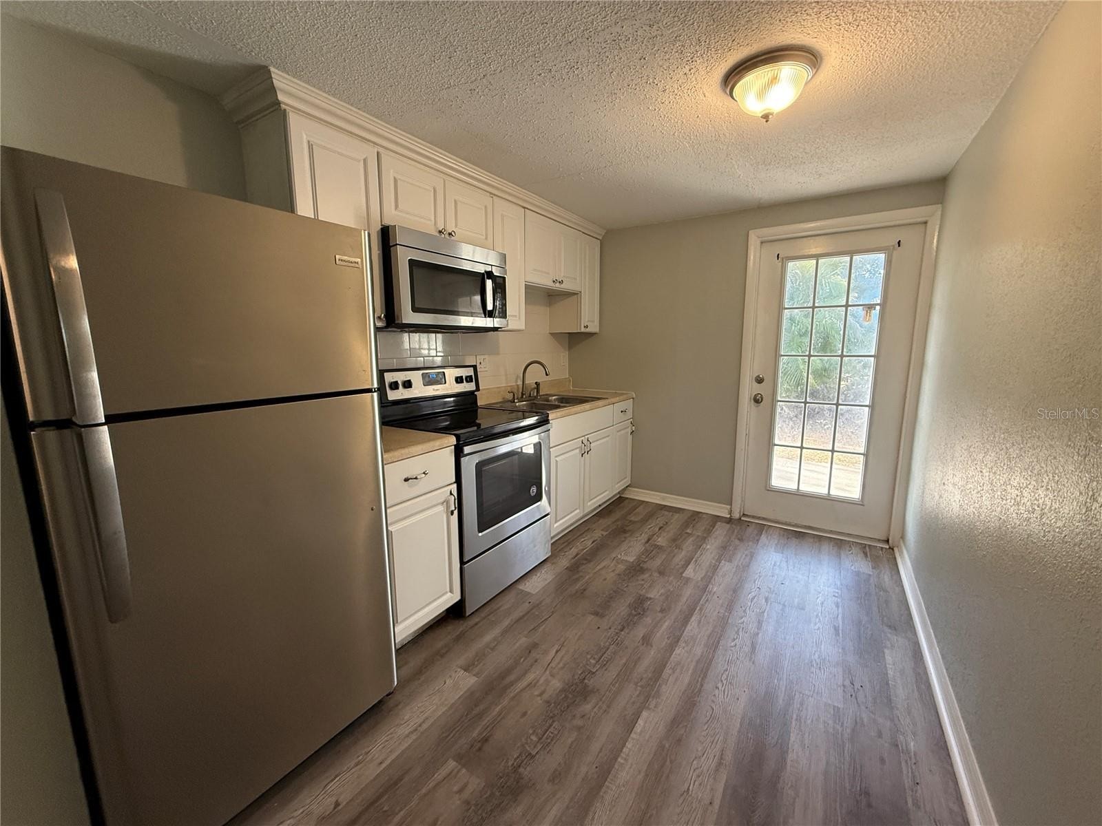 350 ELMSTREET CT #6
