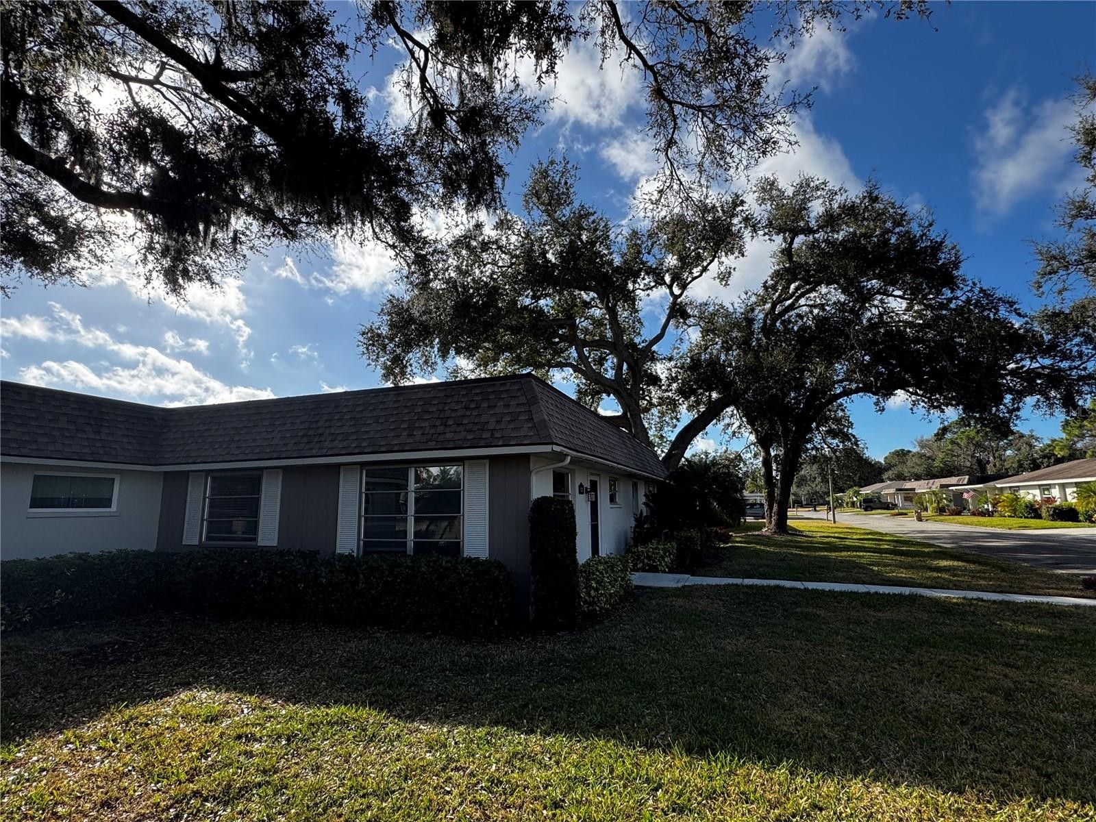 1335 GLENDALE CIR W #217