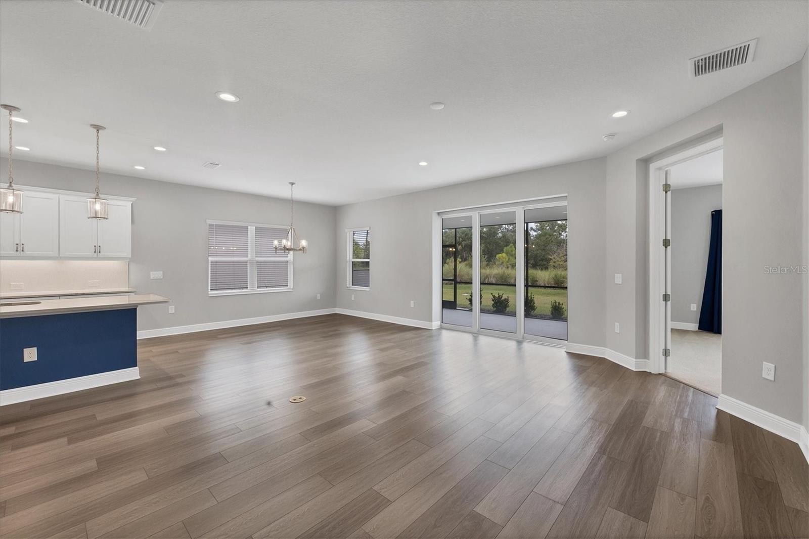 10186 CRYSTAL ISLE CIR