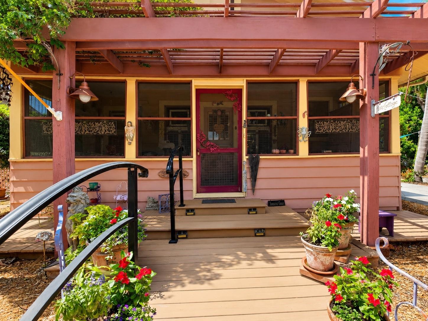 1404 ROSSLYN DR
