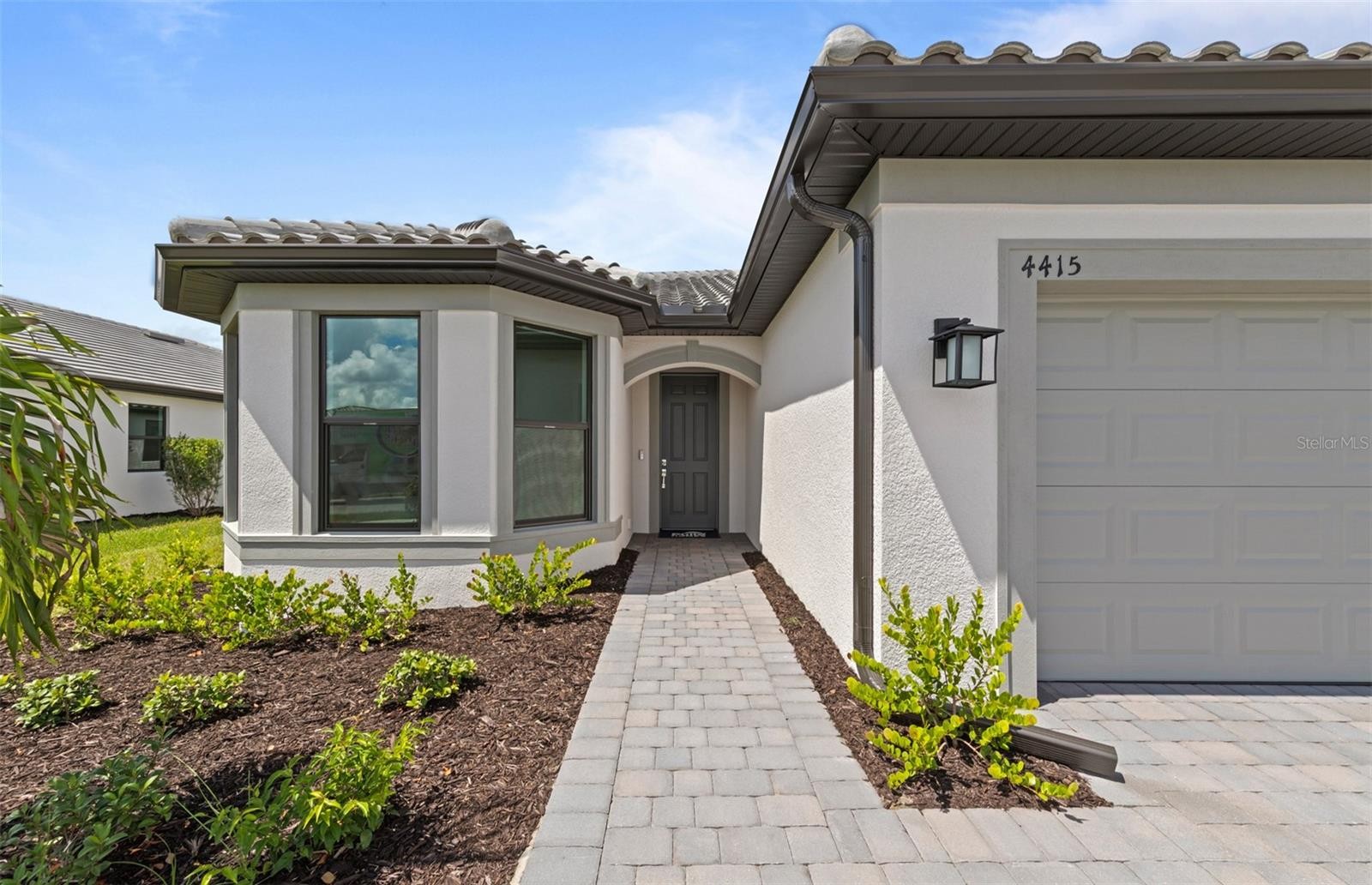 4415 LAKESIDE GROVE