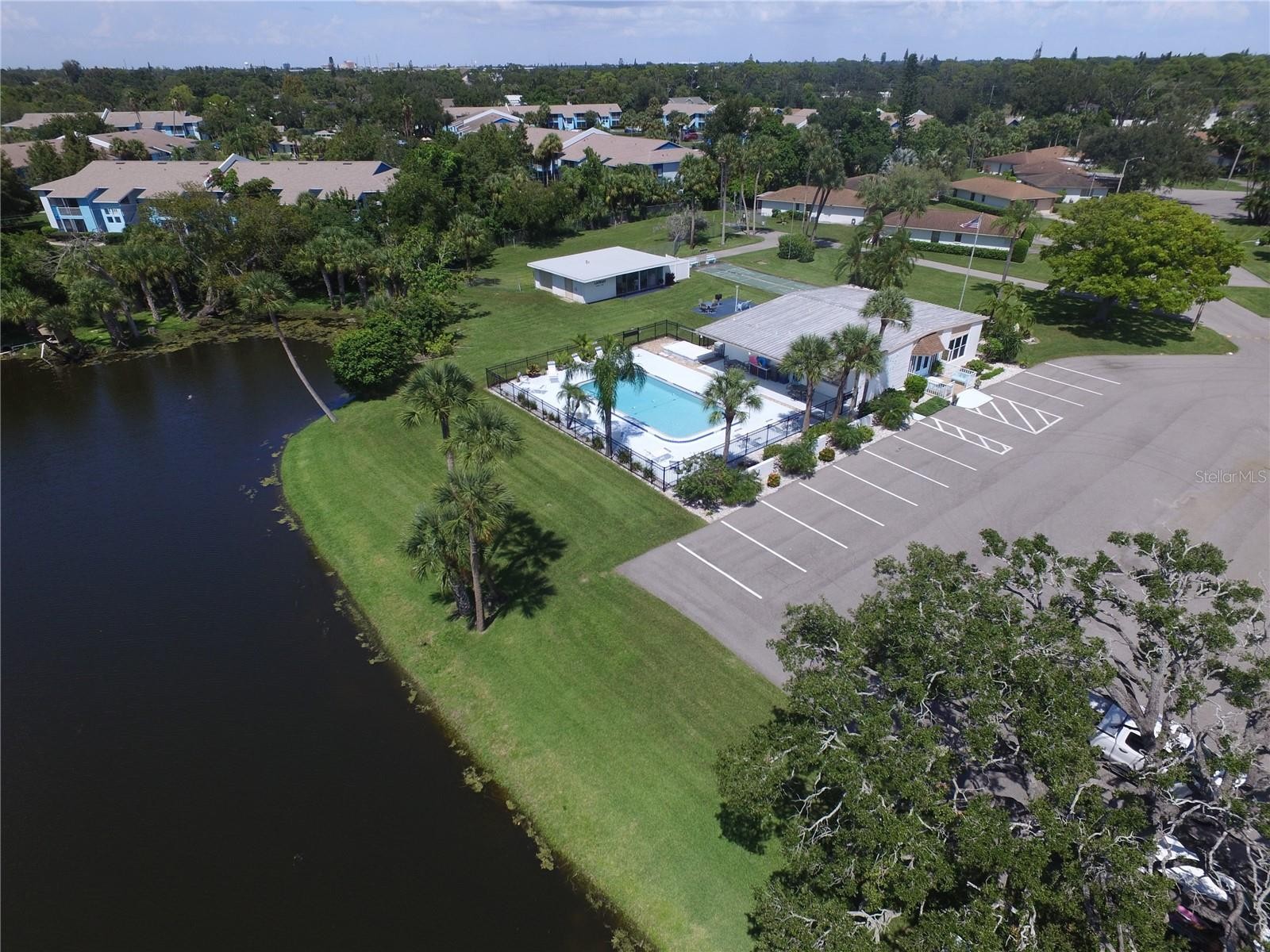 5064 LIVE OAK CIR #5064