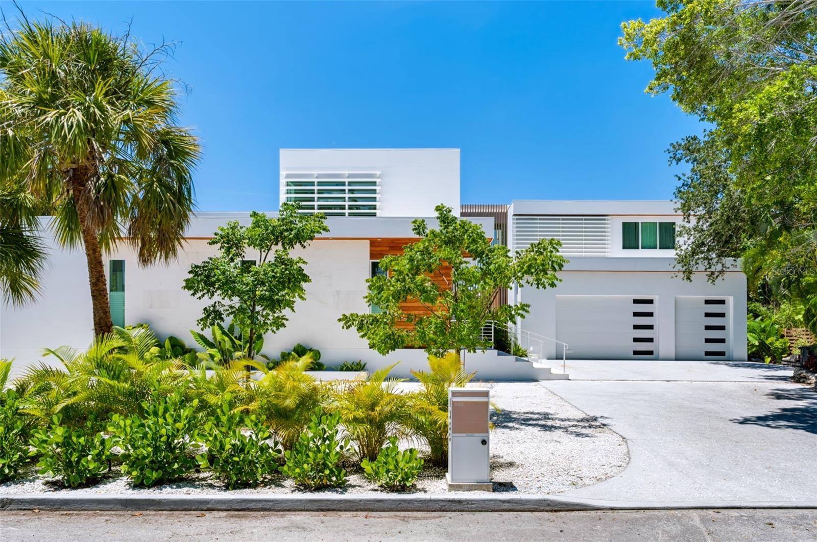 1355 ROBERTS BAY LN