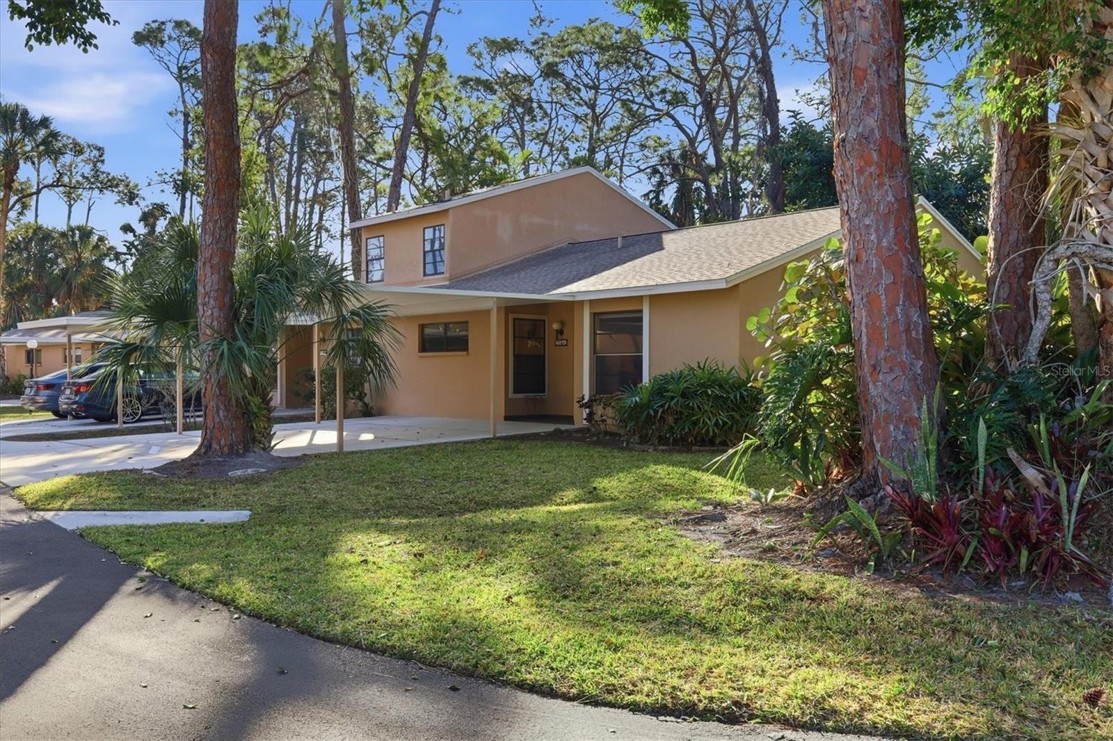 4819 VILLAGE GARDENS DR #110