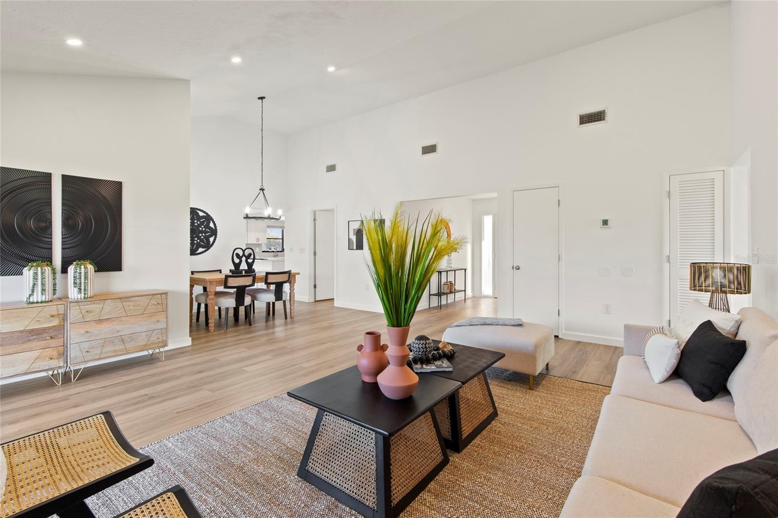 4004 HIDDEN RIVER LN