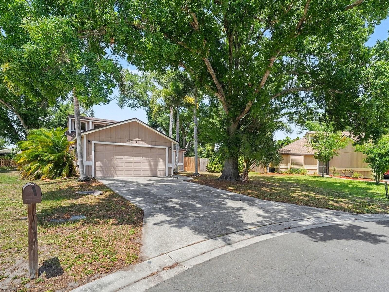 8211 COUNTRY OAKS CT