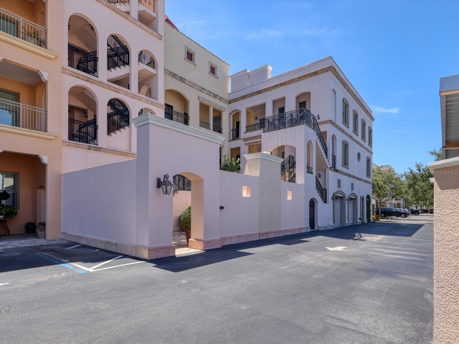 525 N ORANGE AVE #204