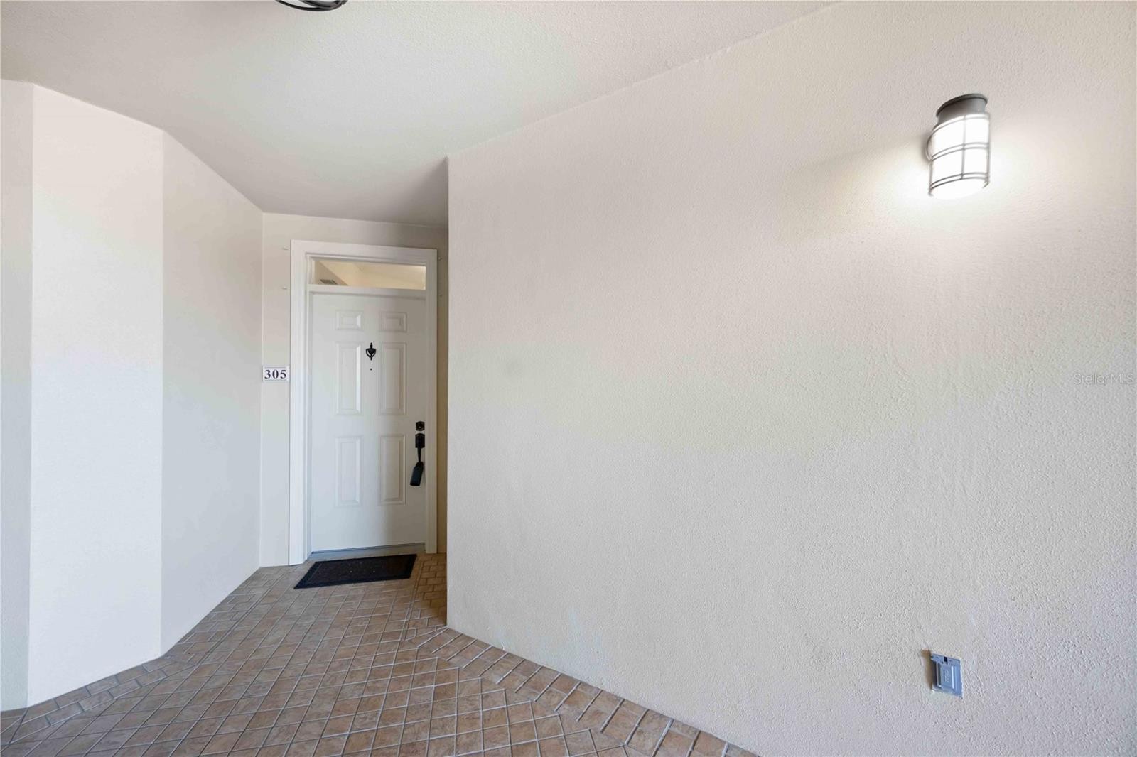 7702 LAKE VISTA CT #305