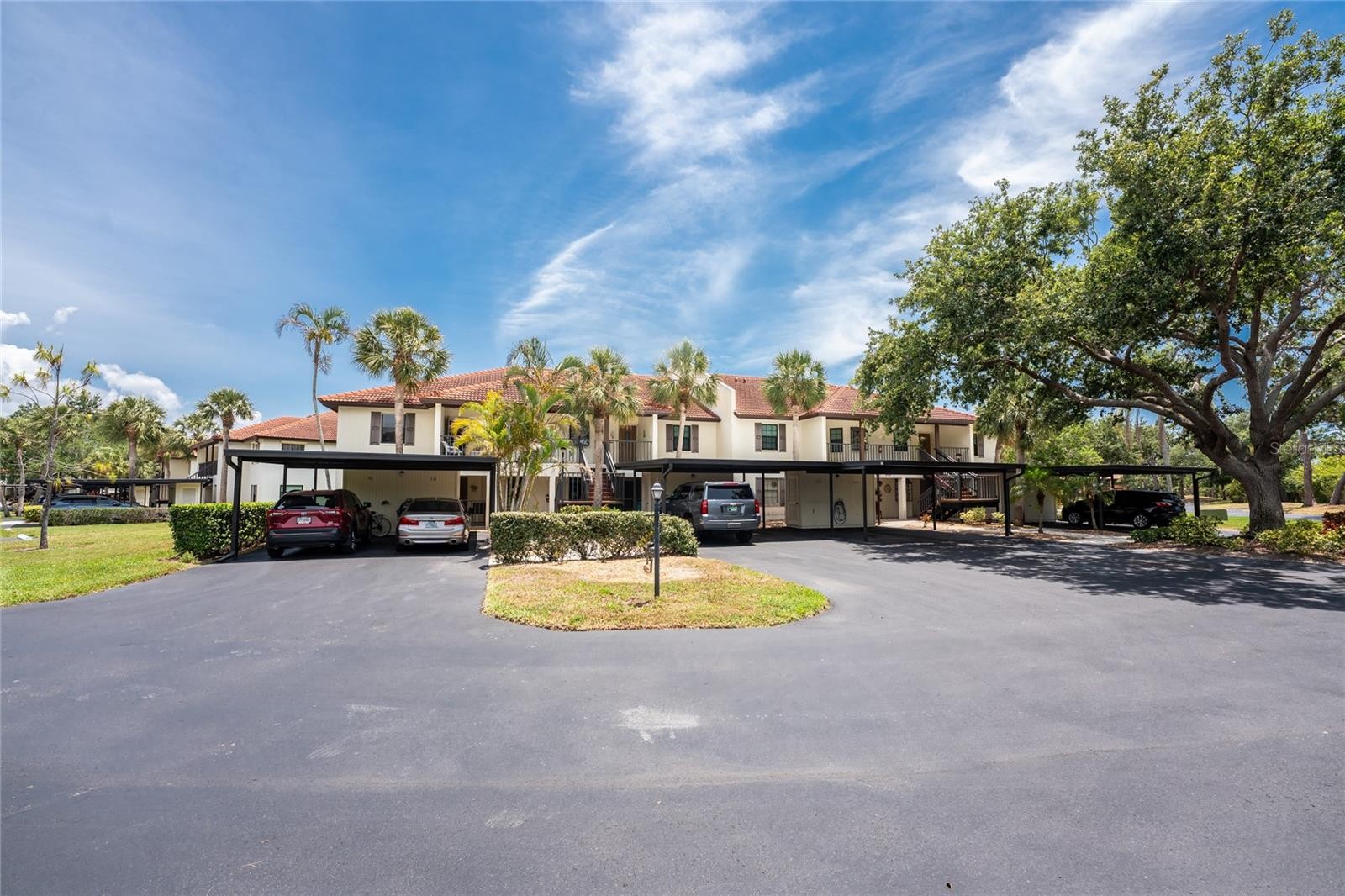 511 PINE HOLLOW CIR #511