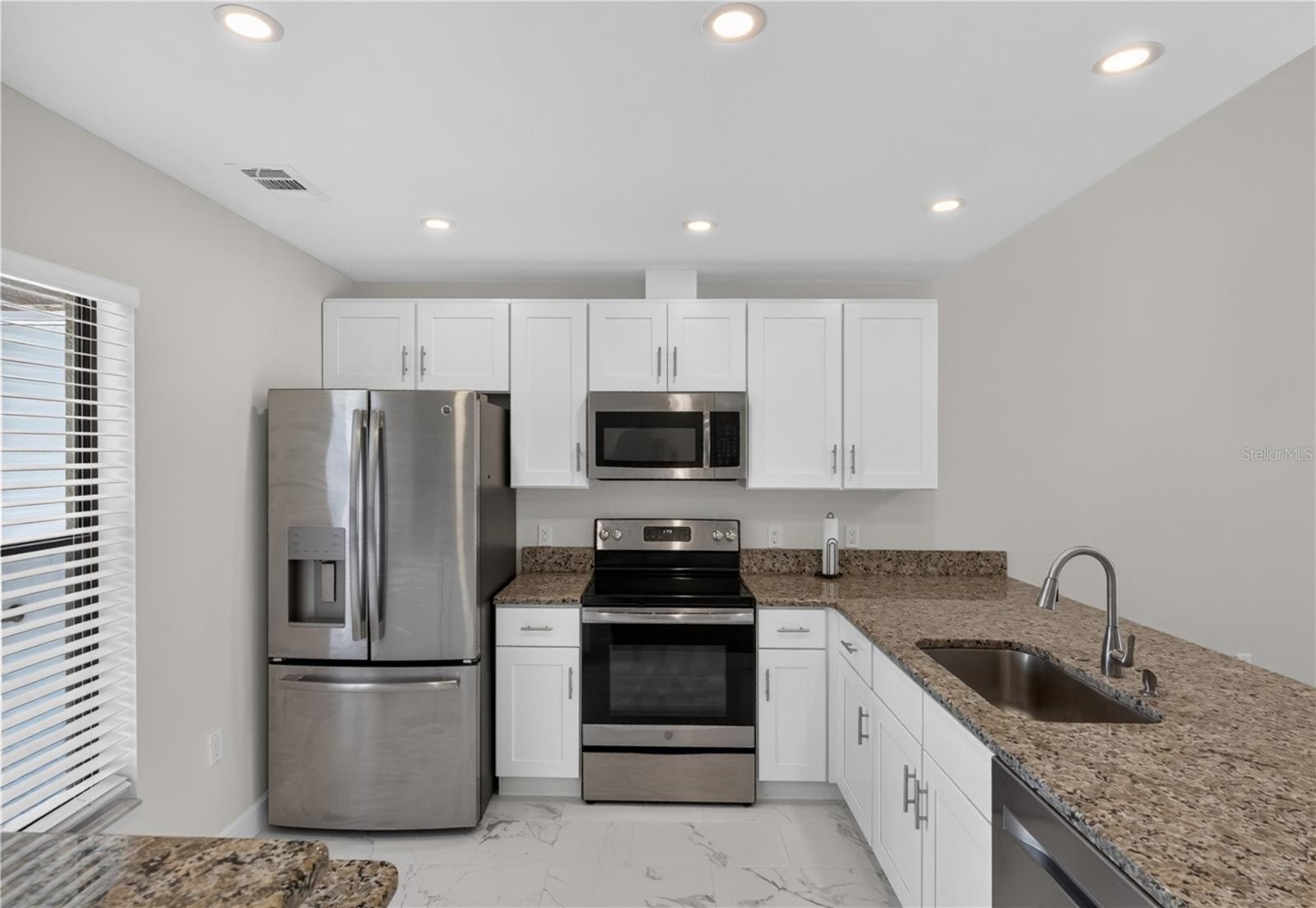 428 40TH CT W