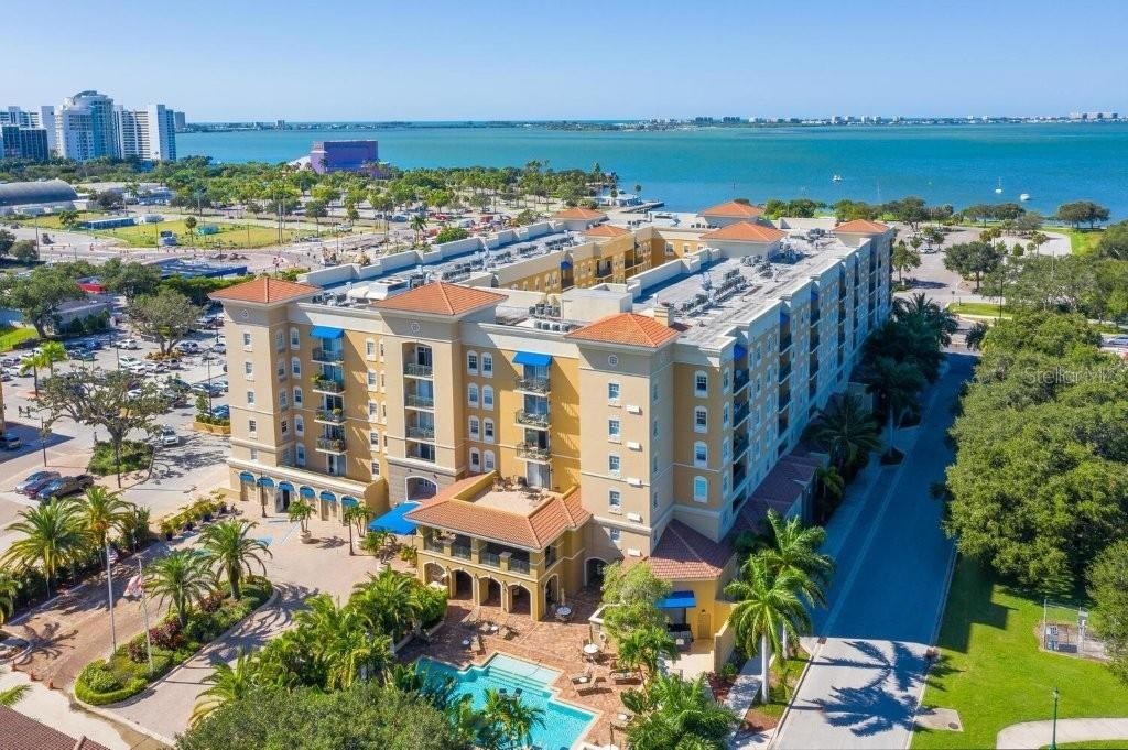 1064 N TAMIAMI TRL #1425