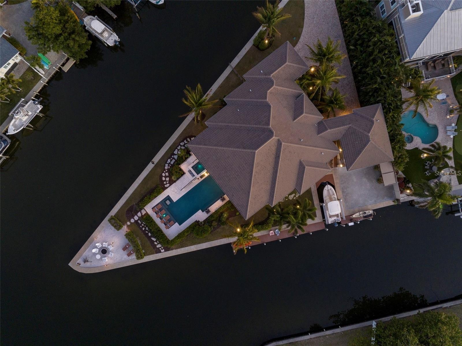 242 OAK AVE