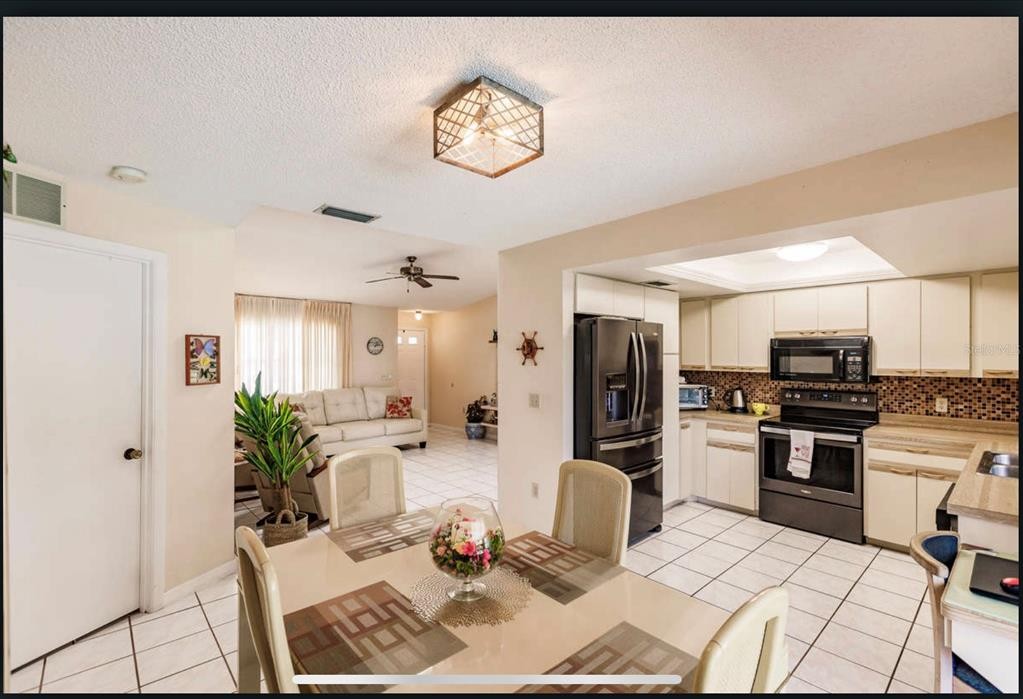 2531 W BURR OAK CT