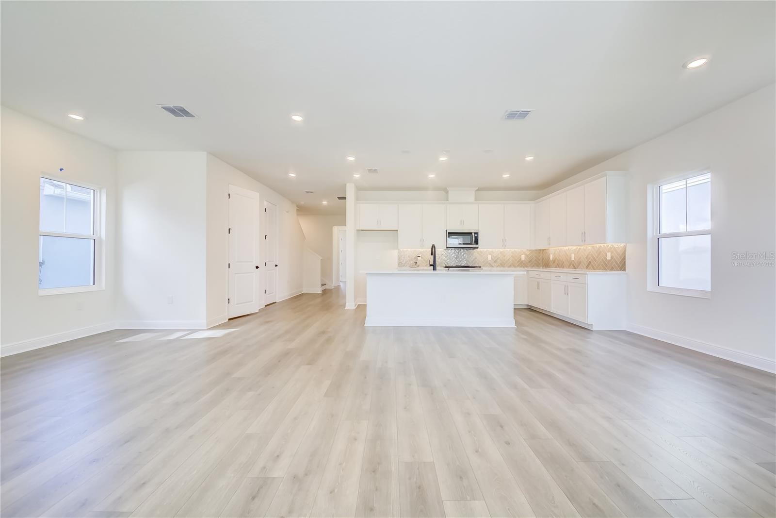 144 THORNE LN