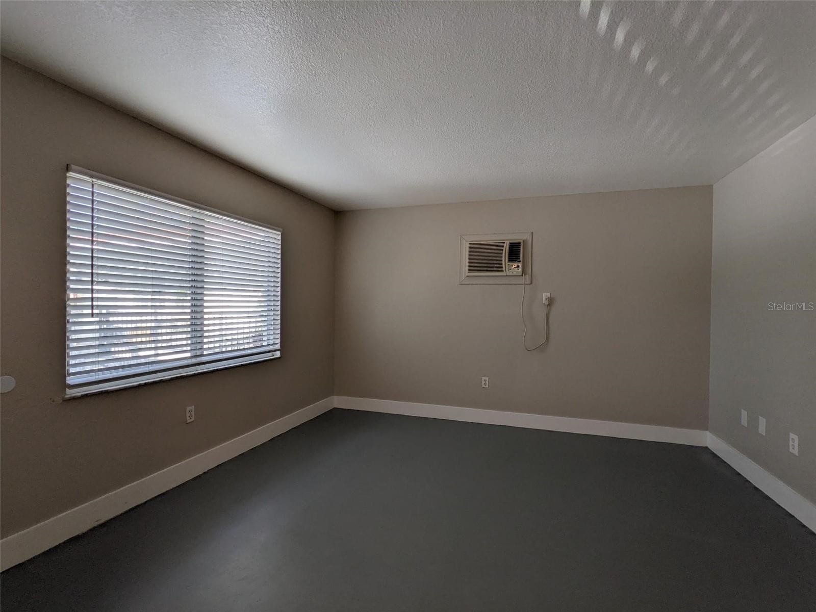 1090 COCOANUT AVE #4