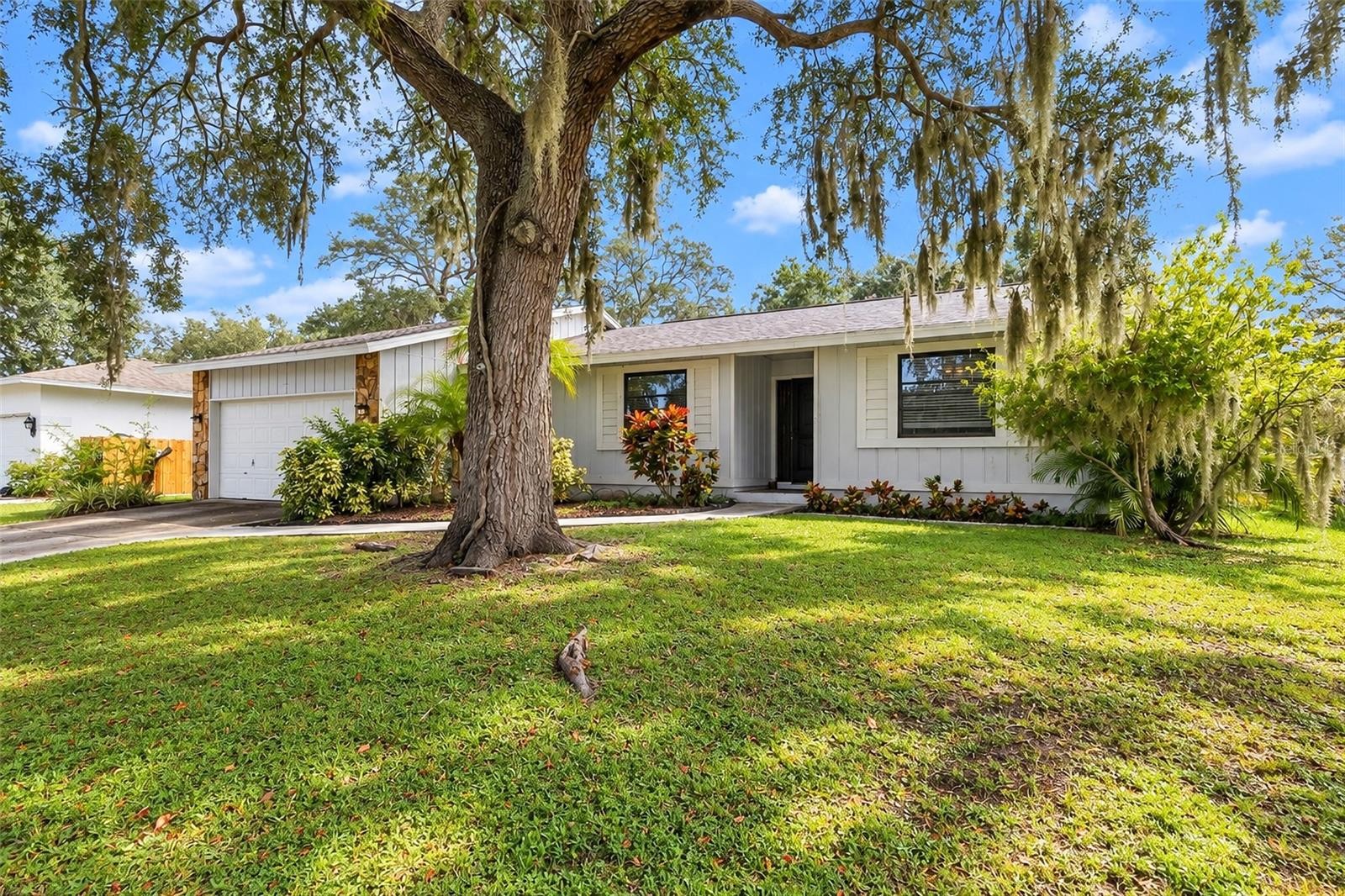 2475 WOOD OAK DR