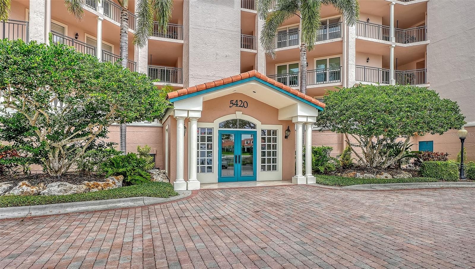 5420 EAGLES POINT CIR #206