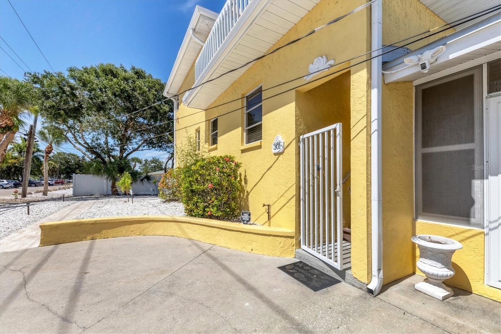 301 AVENIDA MADERA #A