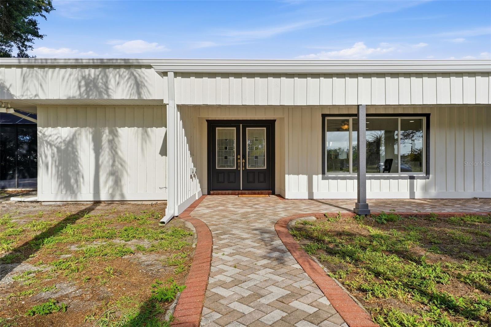 2180 W DOLPHIN DR
