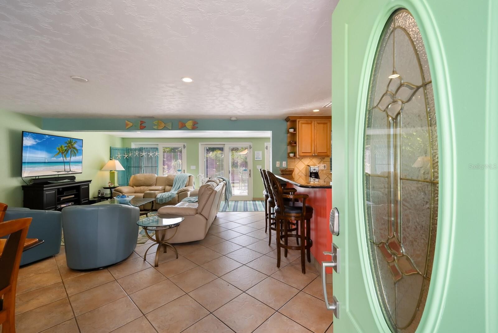 125 CRESCENT DR