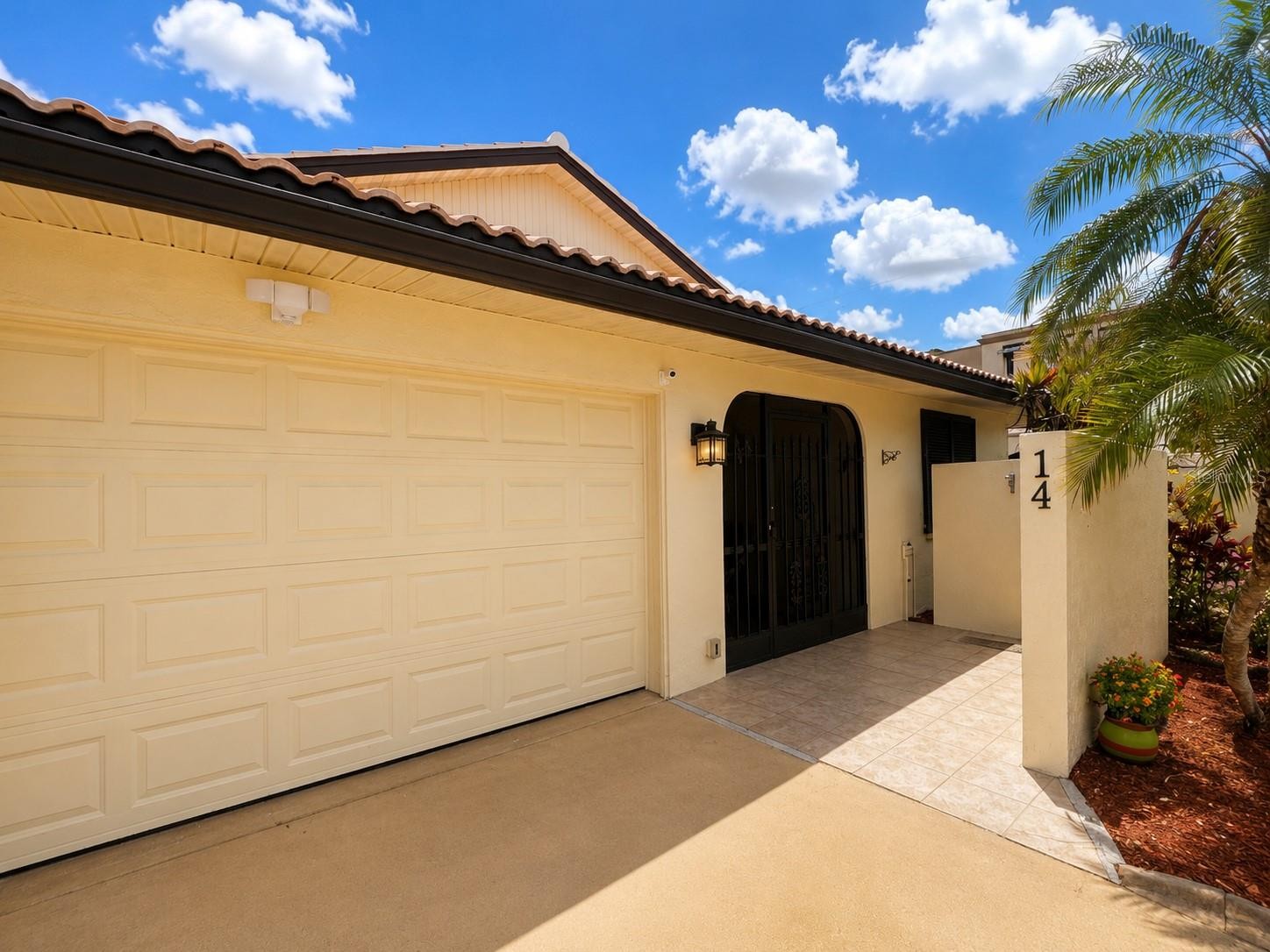14 IDLE SANDS DR
