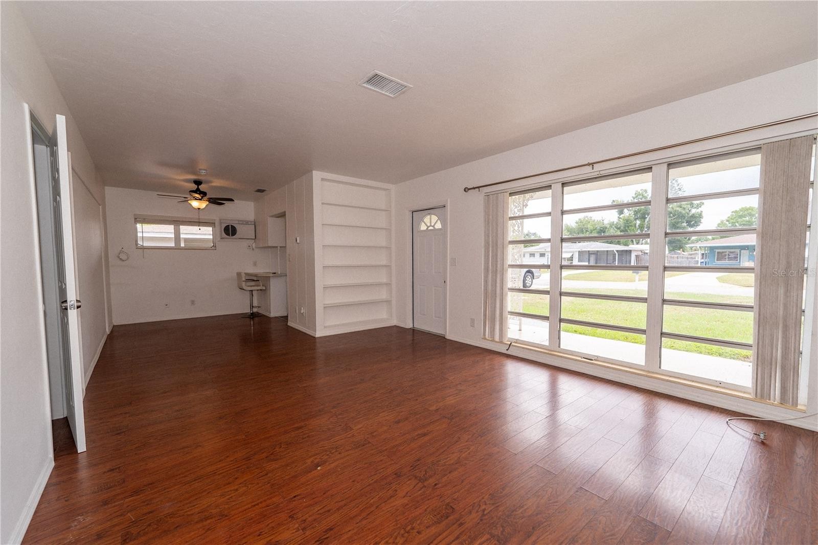 1915 DUDLEY PL
