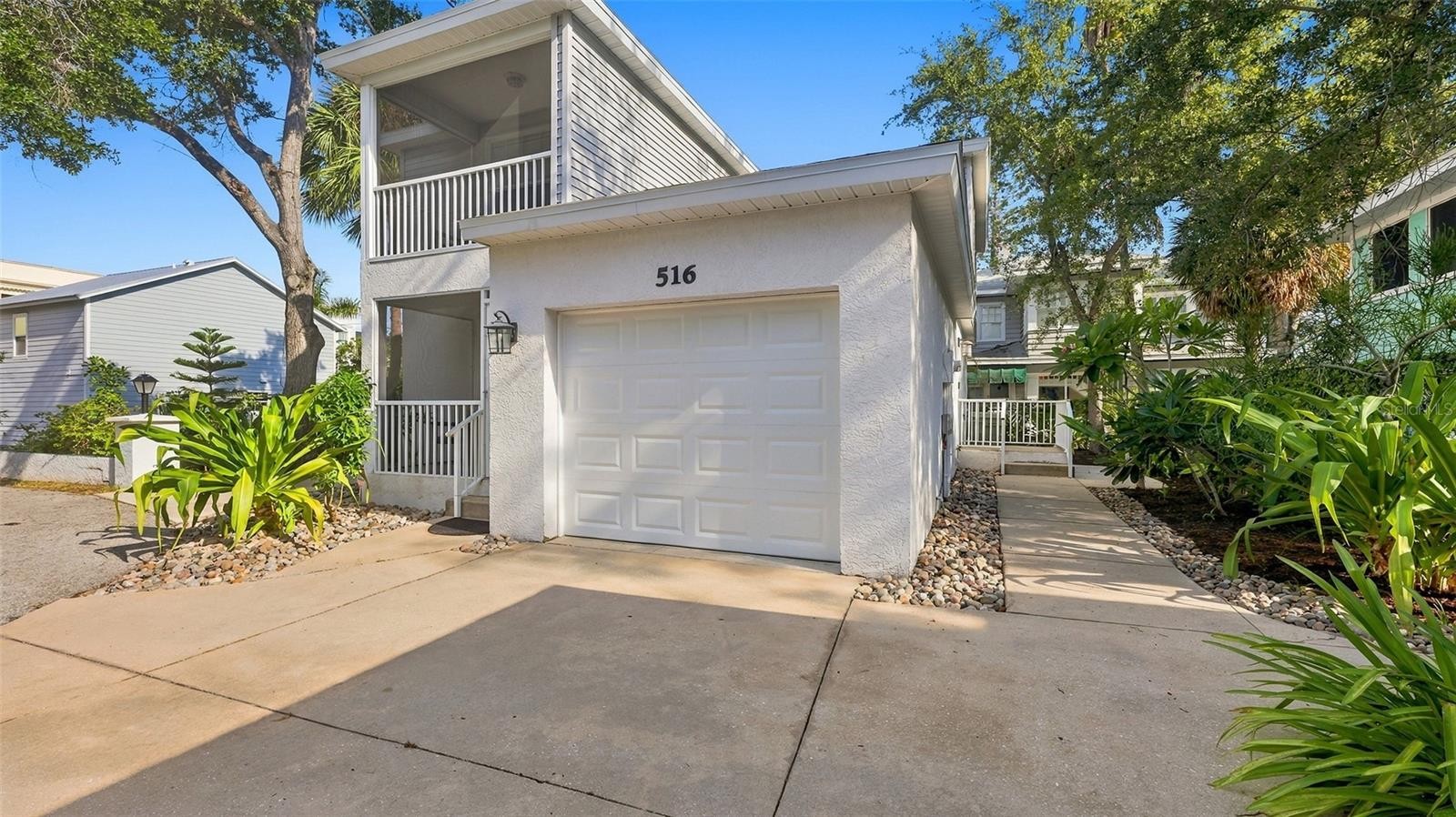 516 HOWARD CT