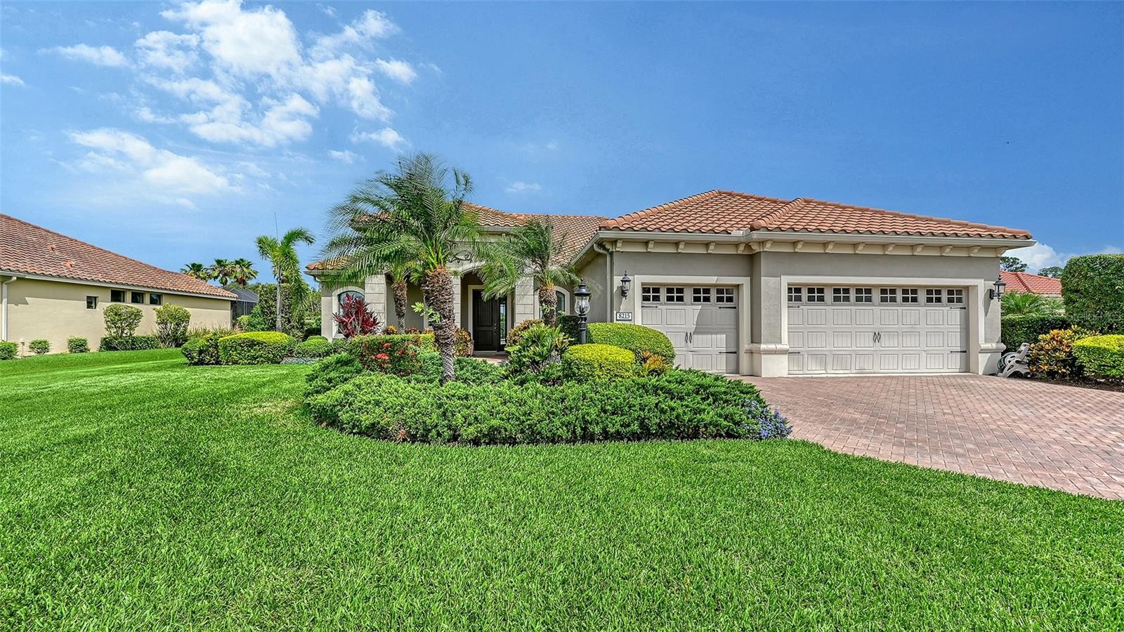 8215 LARKSPUR CIR