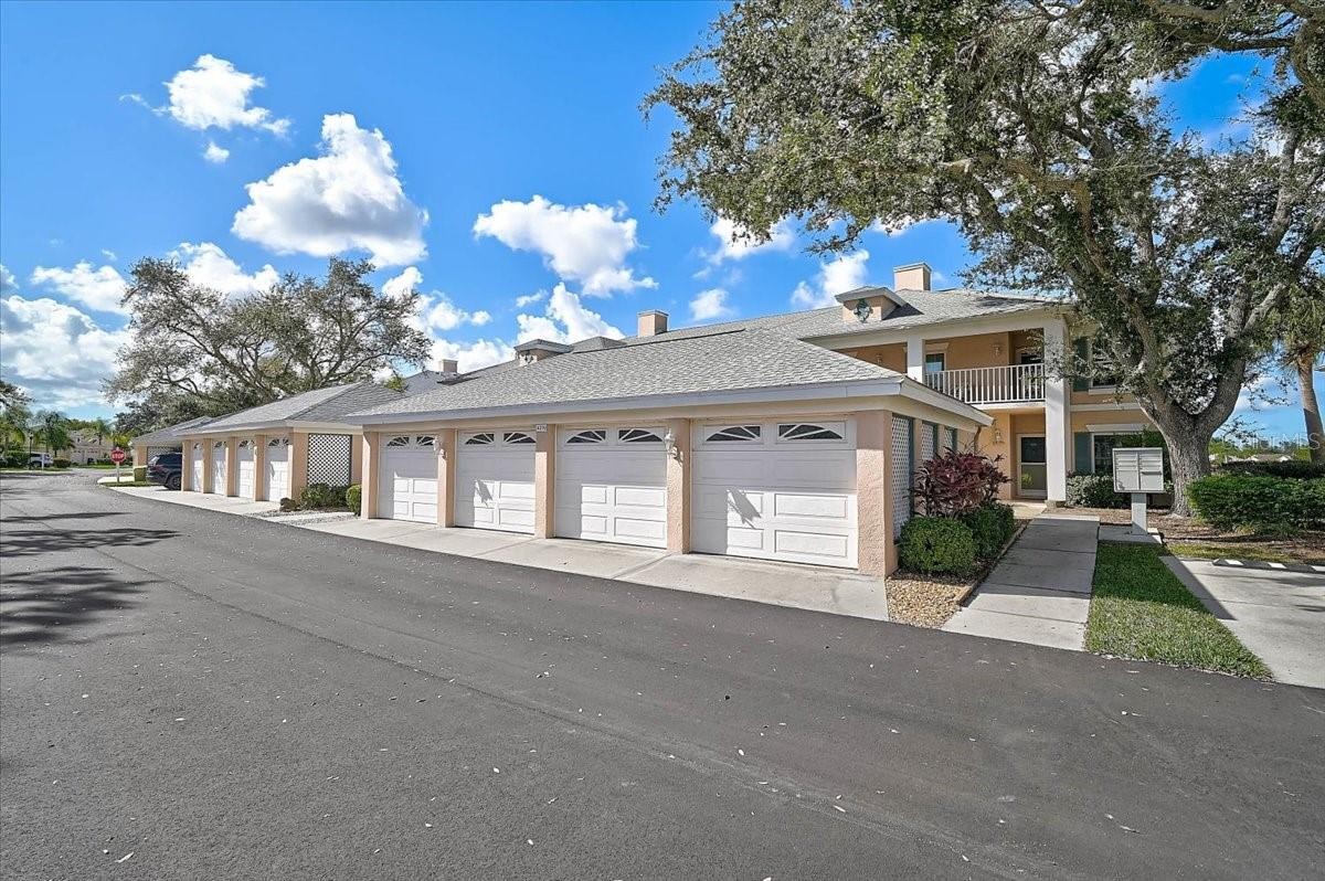 4219 CADDIE DR E #204