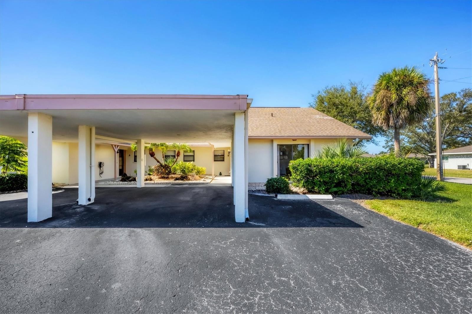 1750 LAKE PL #1750-B