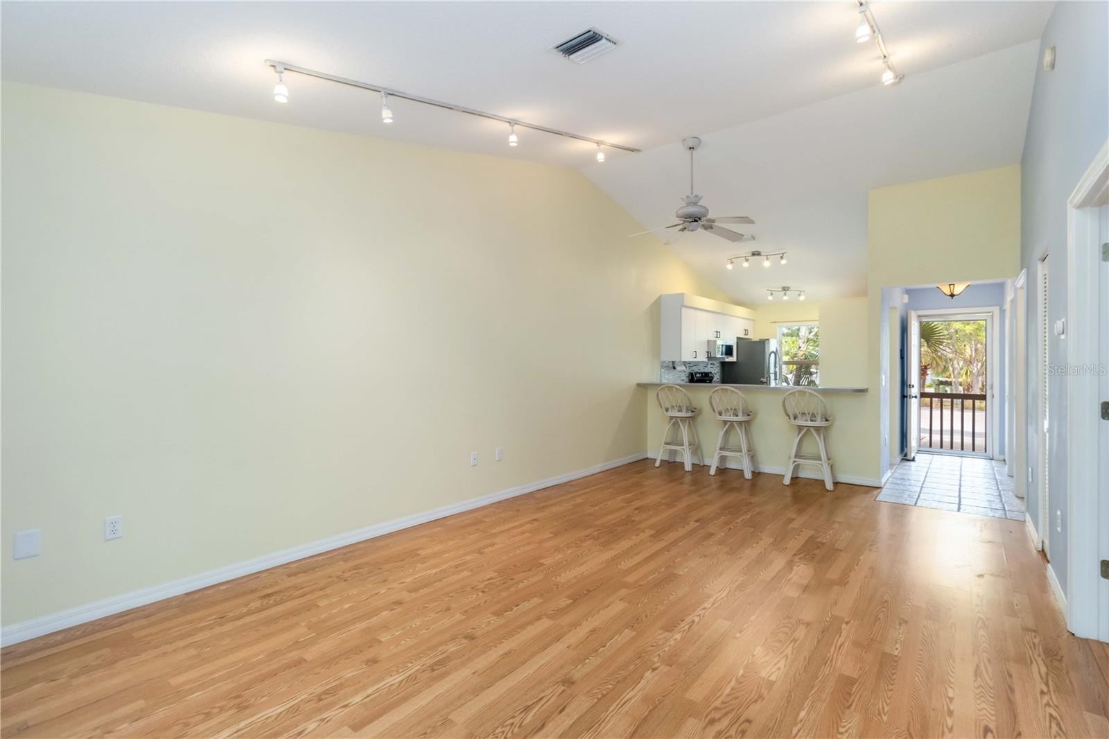642 N JEFFERSON AVE #13
