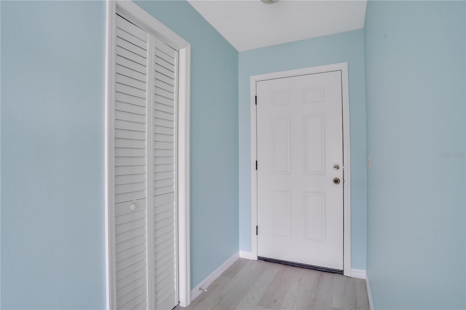 216 FAIR WINDS DR #216