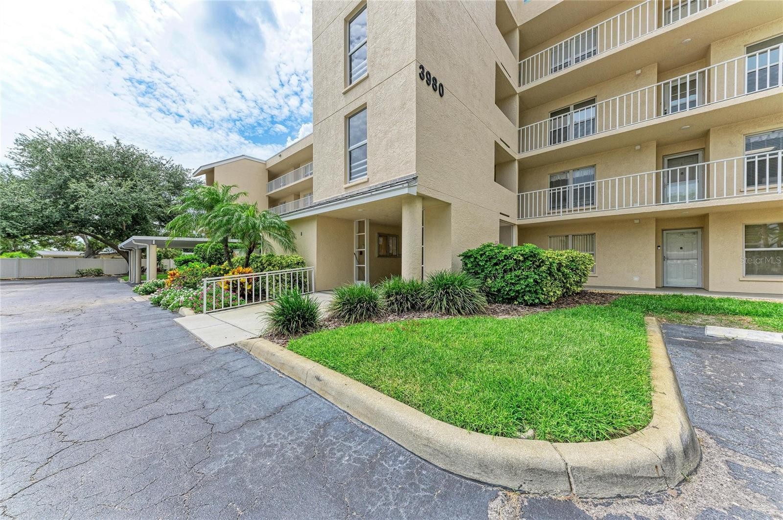 3980 IRONWOOD CIR #301