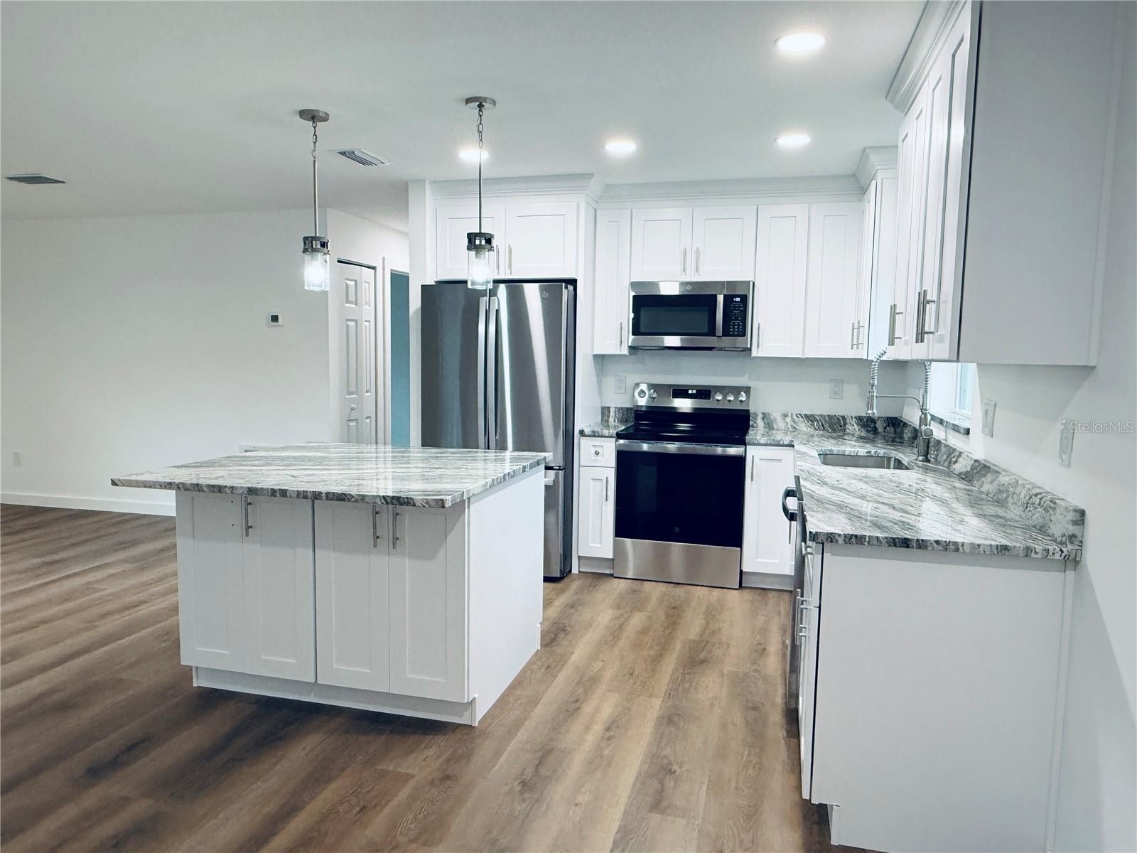 305 19TH STREET EAST