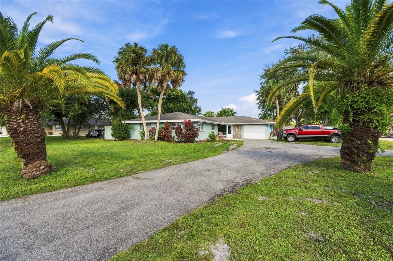 5105 W COUNTRY CLUB DR