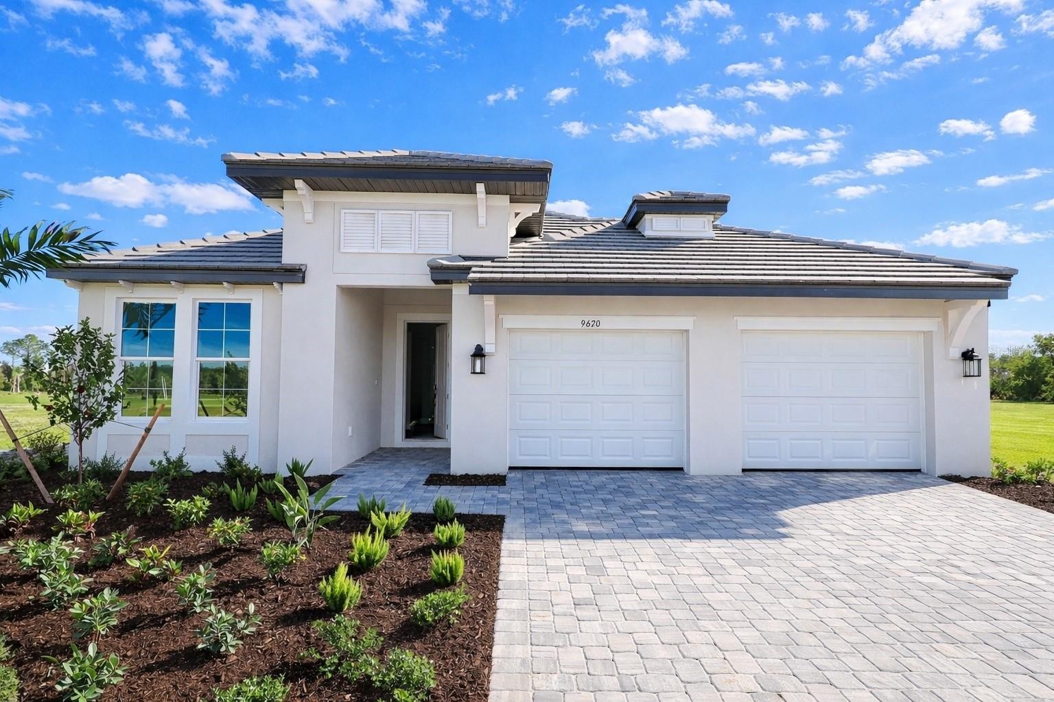 9670 CRYSTAL ISLES CIR
