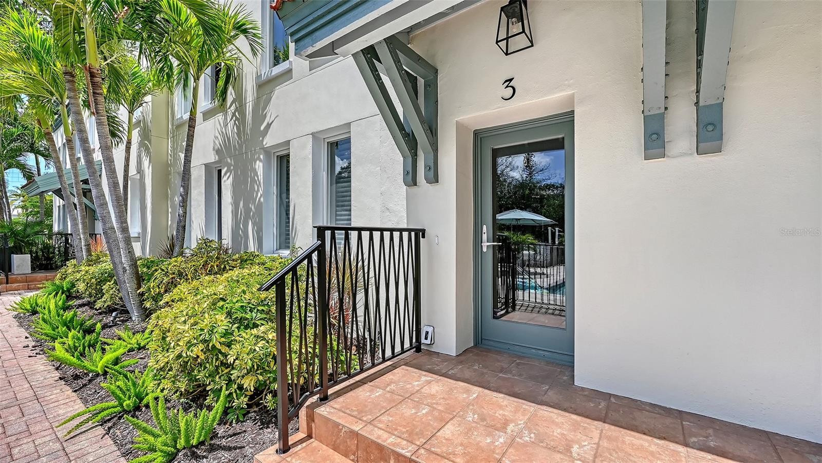 1685 LAUREL ST #3