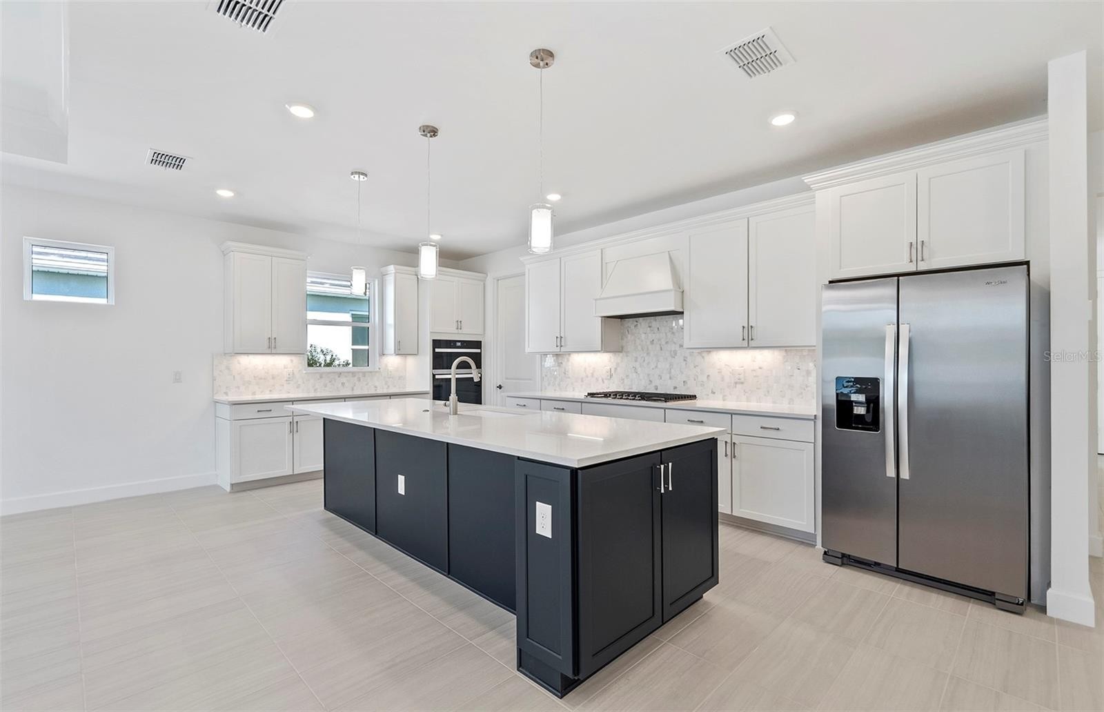 1836 SILVER SHORES BLVD