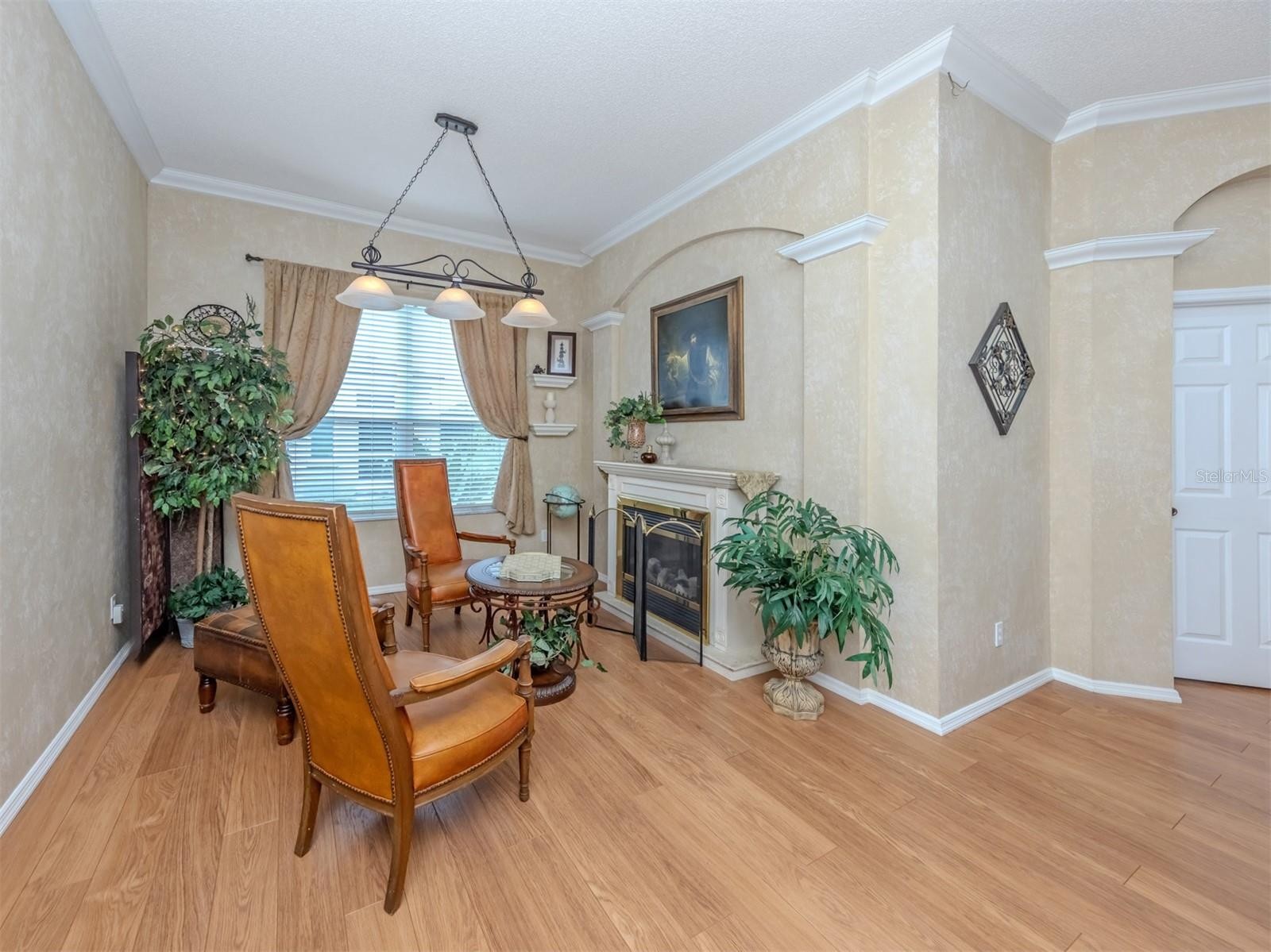 4322 MANFIELD DR