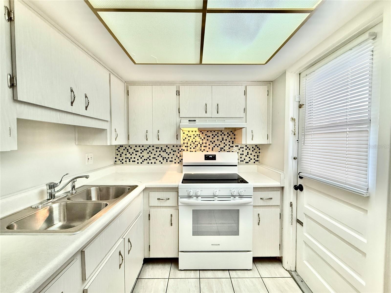 6105 CORAL WAY