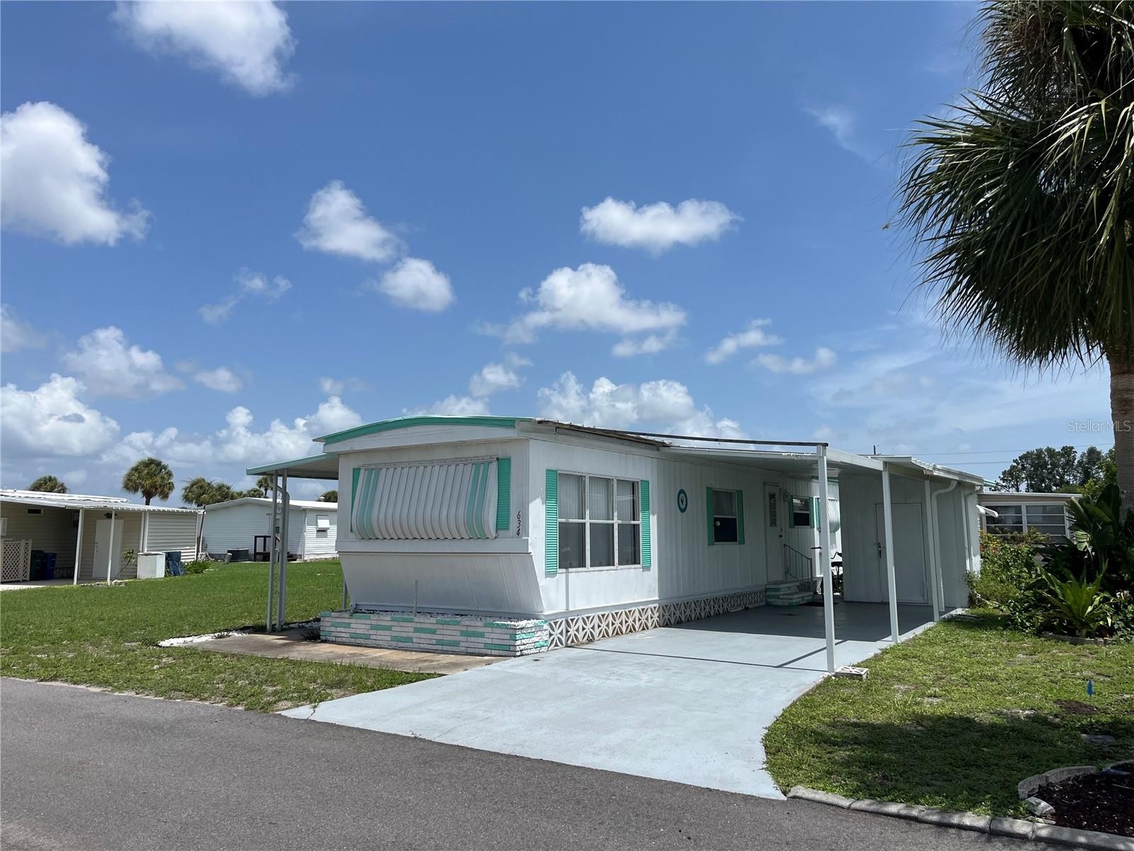 634 COMO DR