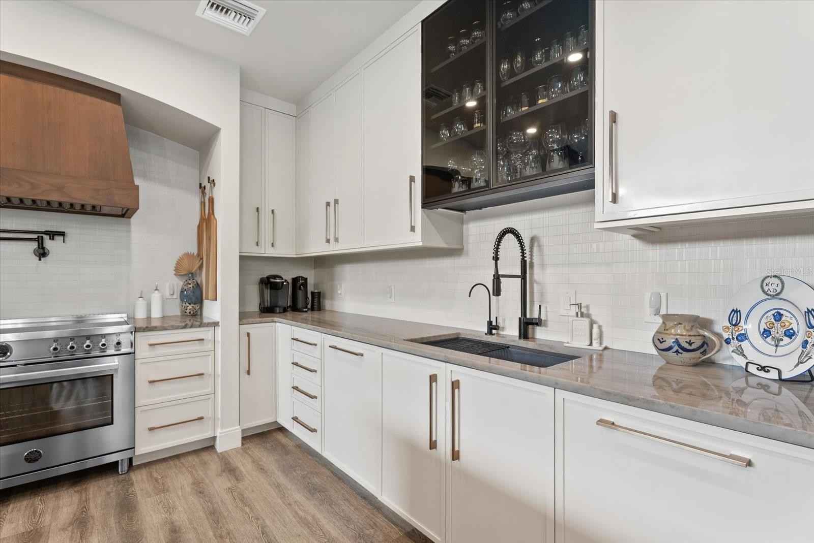 5307 AVENIDA DEL MARE