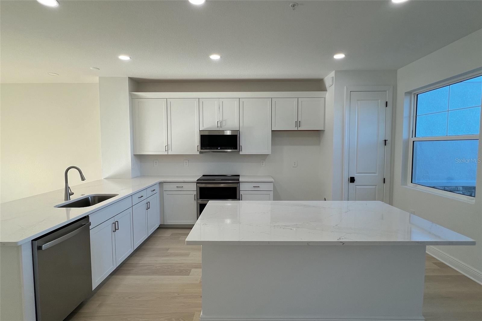 17712 BROADLEAF LOOP