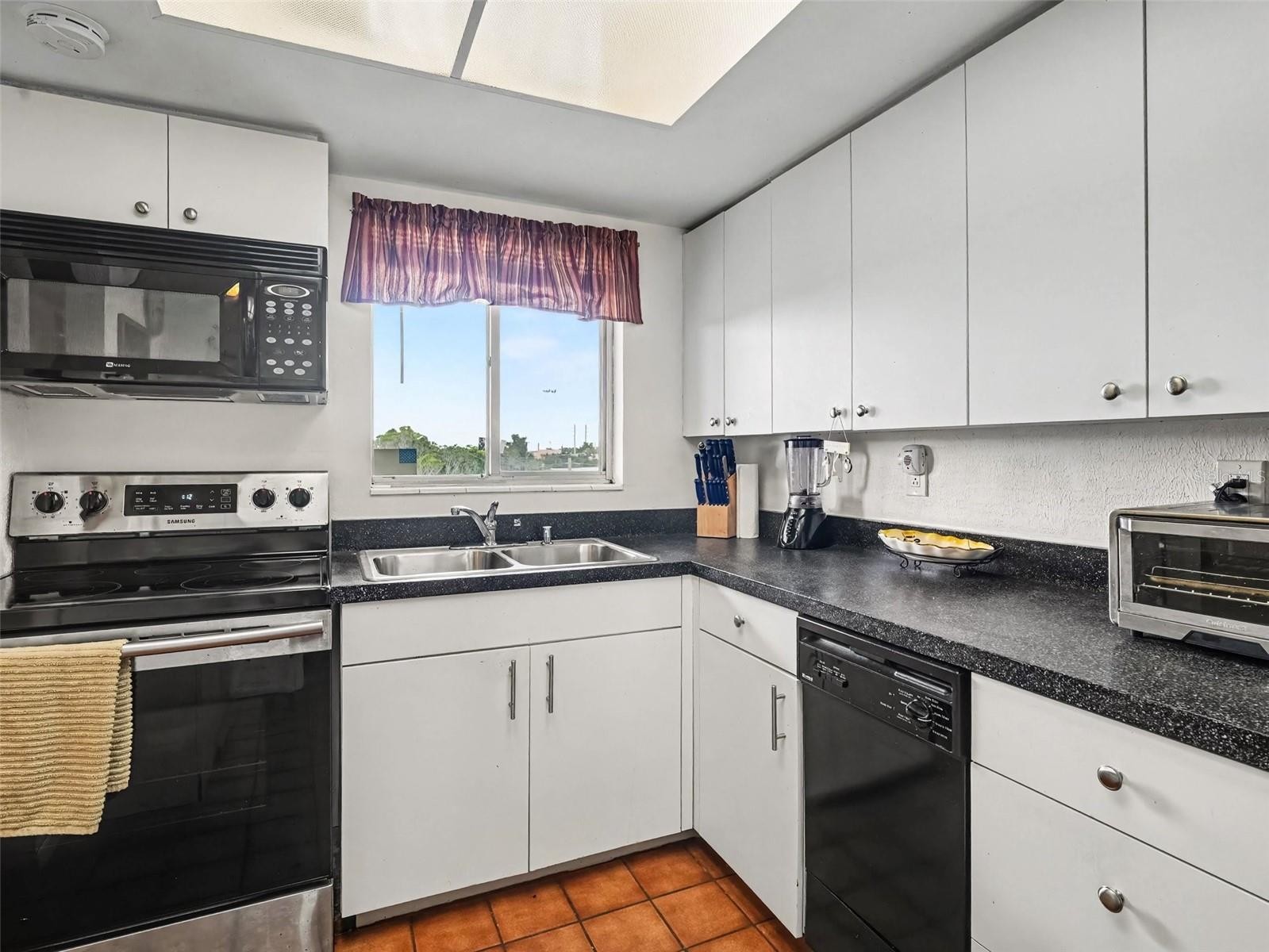 4137 LAKE BAYSHORE DR #C505