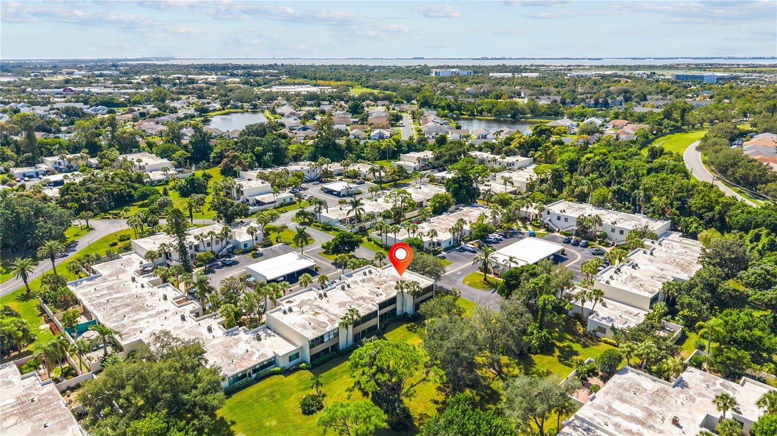 521 LAKESIDE DR