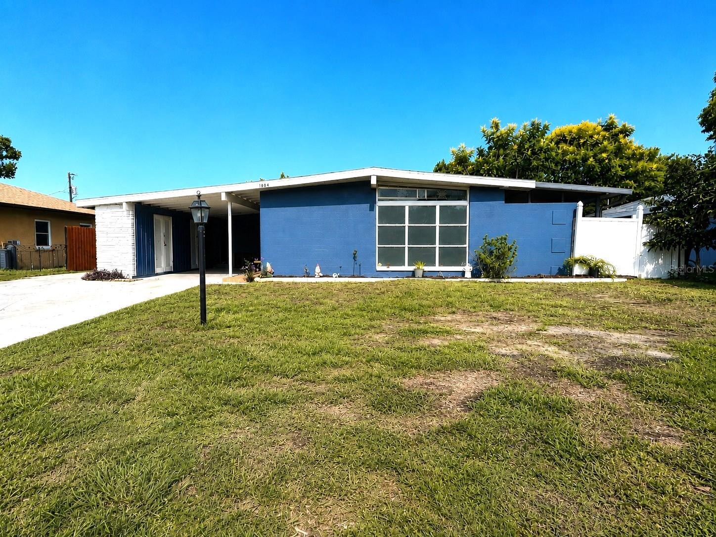 1004 DARTMOUTH DR