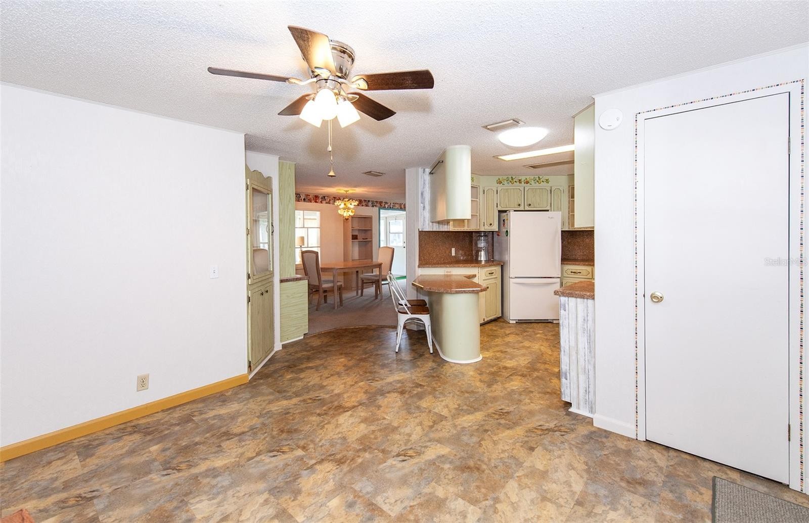 878 JOLANDA CIR